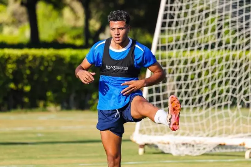 أحمد ربيع لاعب البنك الأهلي